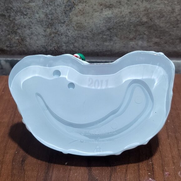 Hallmark Frosty Friends 2011 Eskimo Walrus Christmas Ornament - Picture 7 of 13